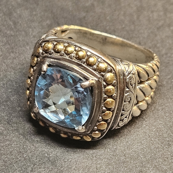 Jewelry - Elegant Silver and Gold Ring with Blue Gemstone